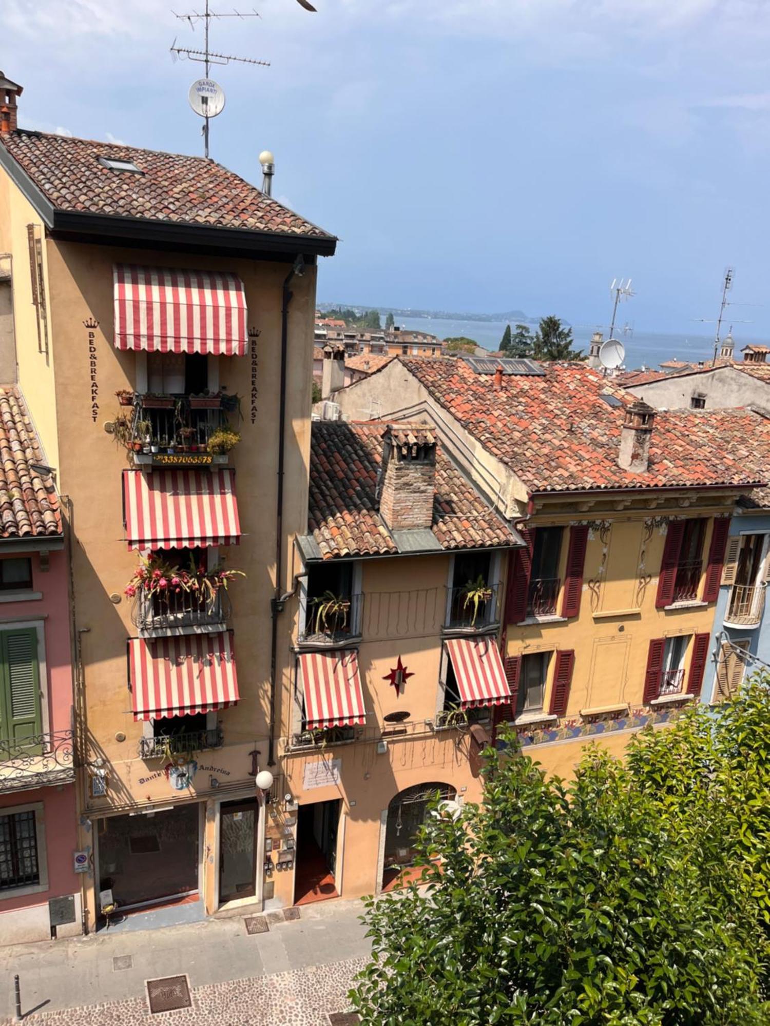 The Queen Tower Desenzano del Garda Exterior photo
