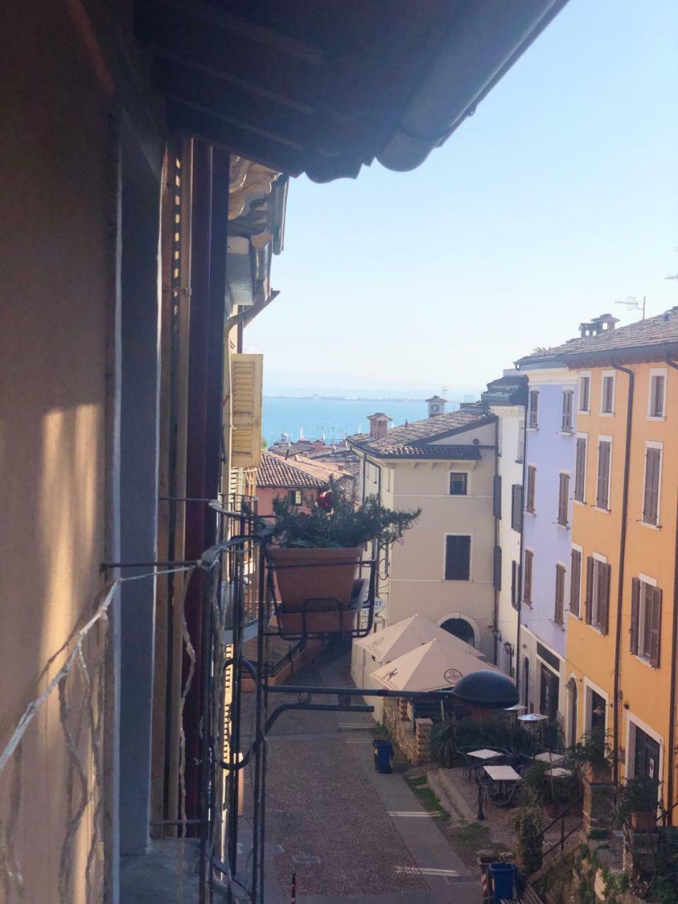 The Queen Tower Desenzano del Garda Exterior photo